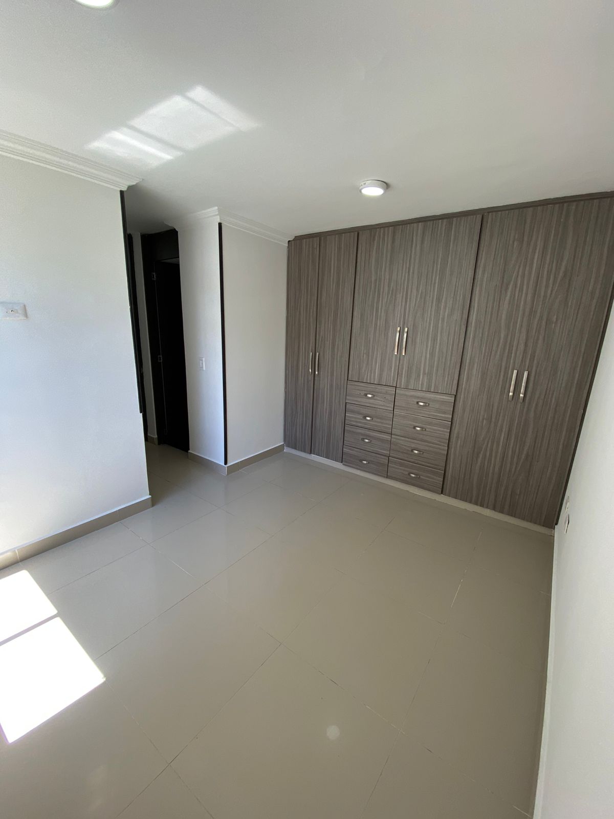 VENTA HERMOSO APARTAMENTO - ACABADOS DE LUJO VISTA A LA PISCINA (IBAGUÉ VIA AEROPUERTO 3224674131/3188500845/3156070603/3002301347)