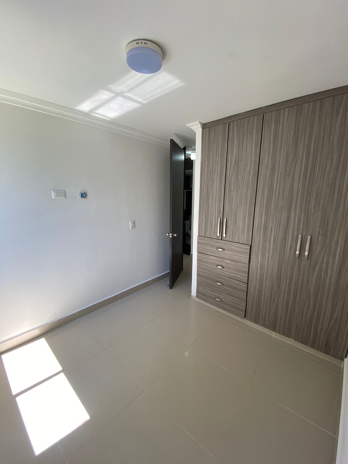 VENTA HERMOSO APARTAMENTO - ACABADOS DE LUJO VISTA A LA PISCINA (IBAGUÉ VIA AEROPUERTO 3224674131/3188500845/3156070603/3002301347)