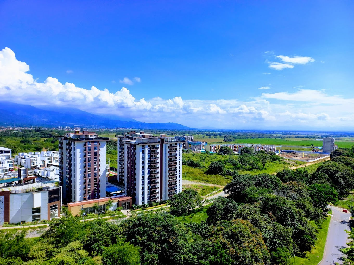 VENTA HERMOSO APARTAMENTO - ACABADOS DE LUJO VISTA A LA PISCINA (IBAGUÉ VIA AEROPUERTO 3224674131/3188500845/3156070603/3002301347)